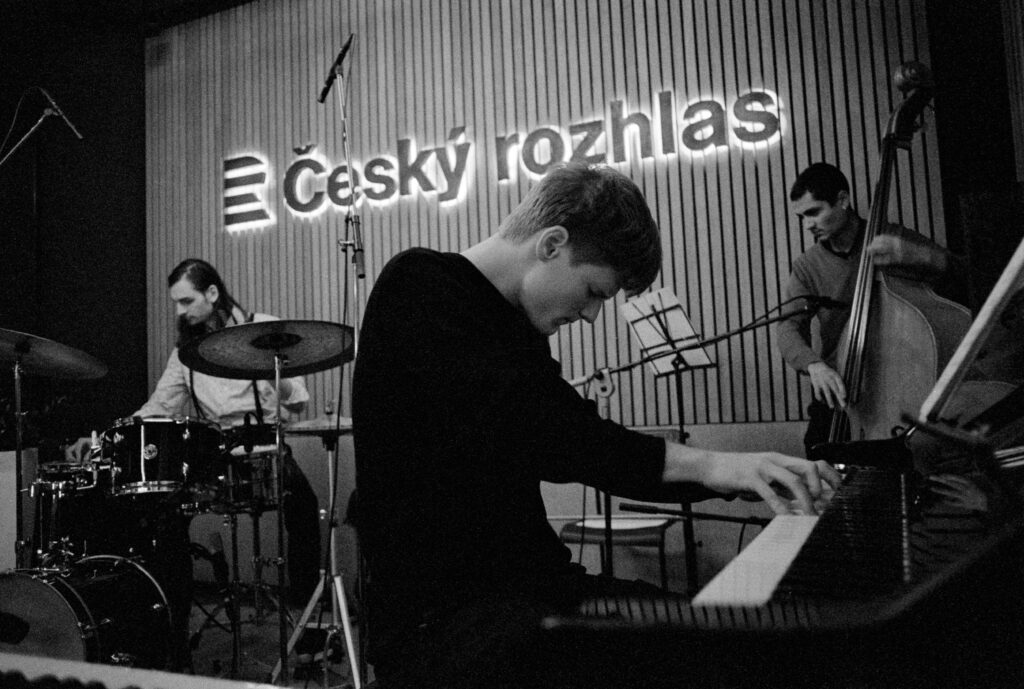 Trio Henya